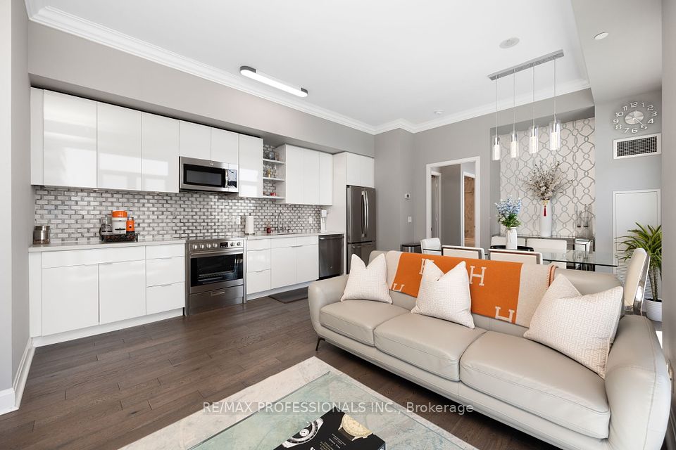 33 Shore Breeze Drive