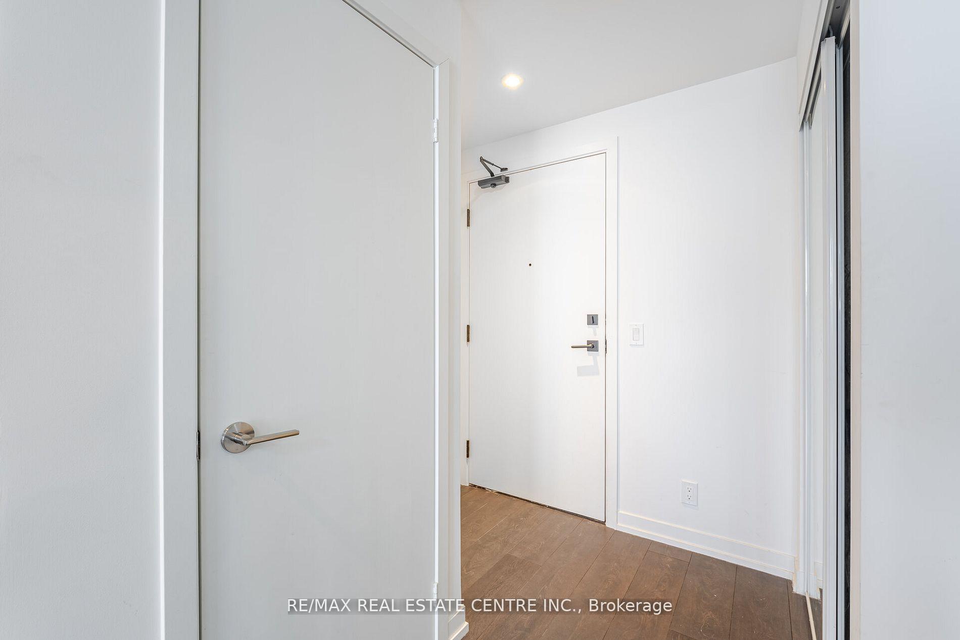 2 Bedrooms Condo at 55 Mercer,  Toronto For sale