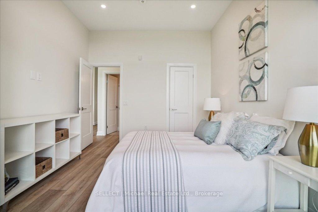 2 Bedrooms Condo at 2750 KING,  Hamilton For sale