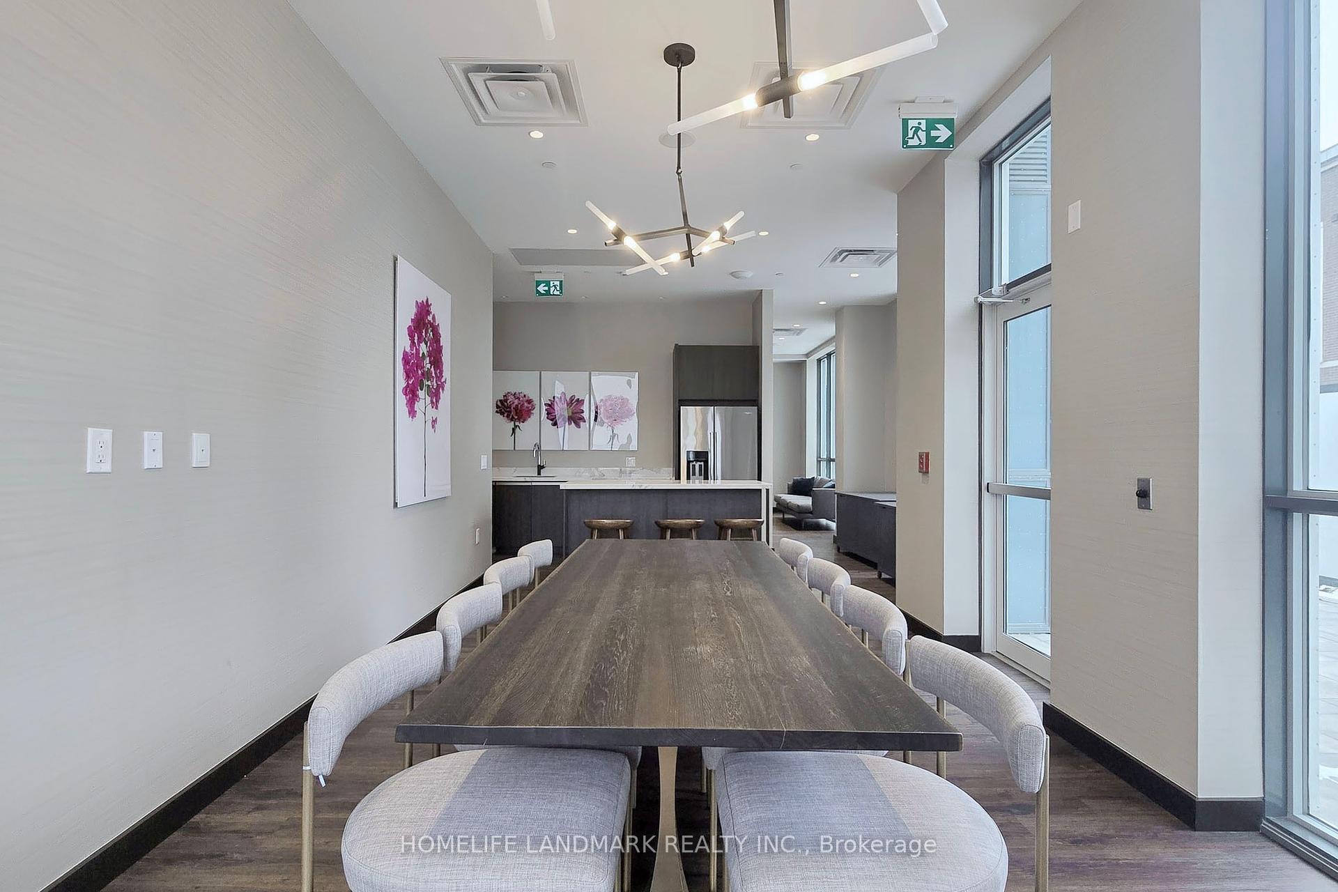 2 Bedrooms Condo at 60 Honeycrisp, Vaughan For sale