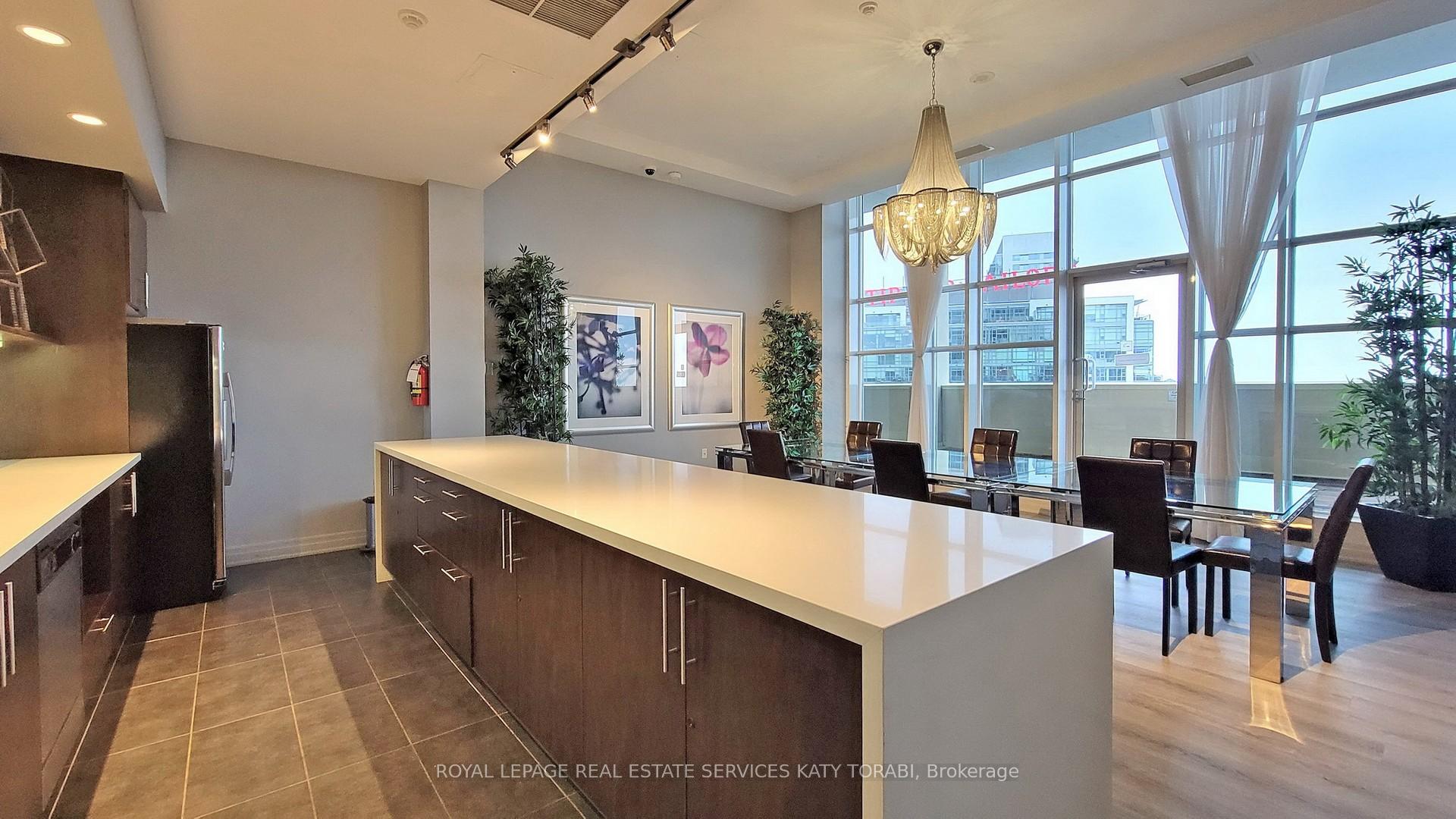 3 Bedrooms Condo at 628 Fleet, Toronto For sale