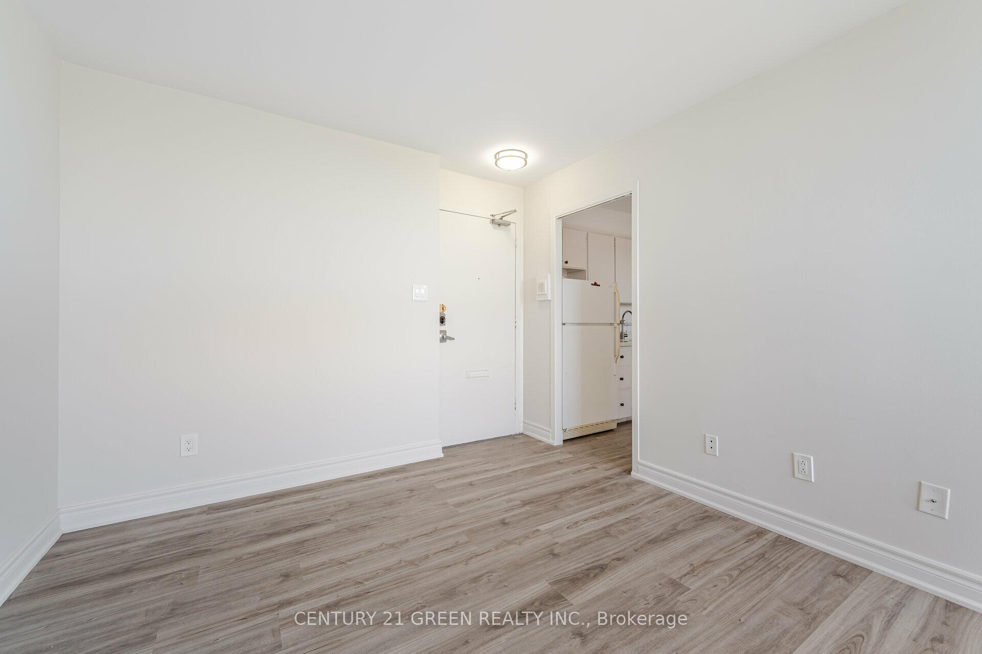 4 Bedrooms Condo at 5 Parkway Forest,  Toronto For sale