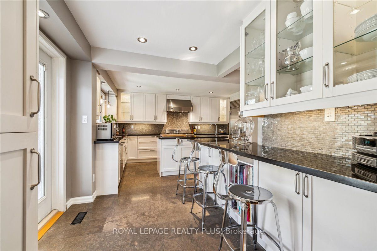 3413 Autumnleaf Crescent