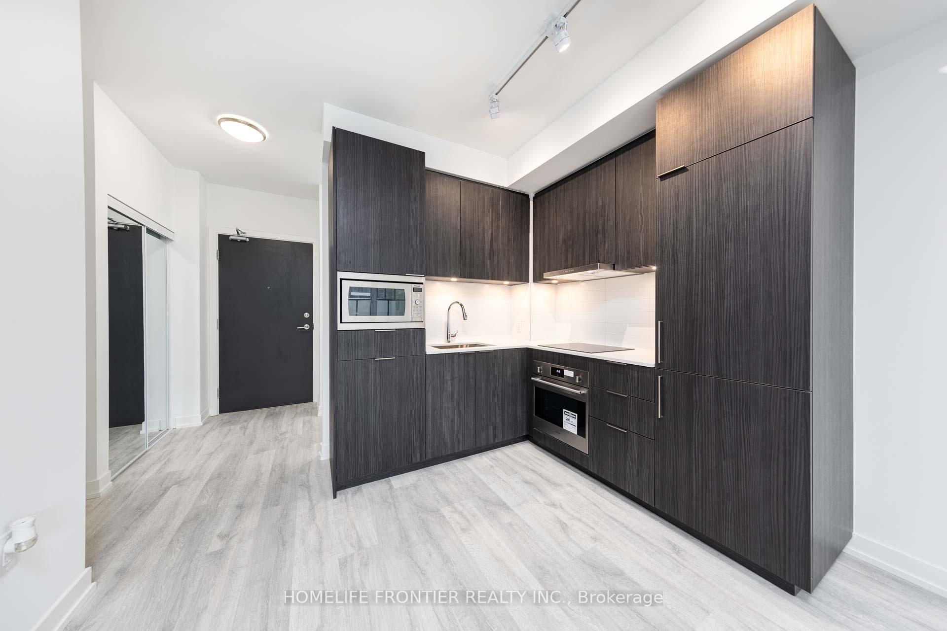 2 Bedrooms Condo at 8 Olympic Garden,  Toronto For sale