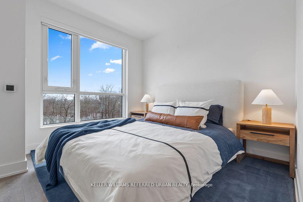 2 Bedrooms Condo at 202 Burnhamthorpe, Mississauga For sale