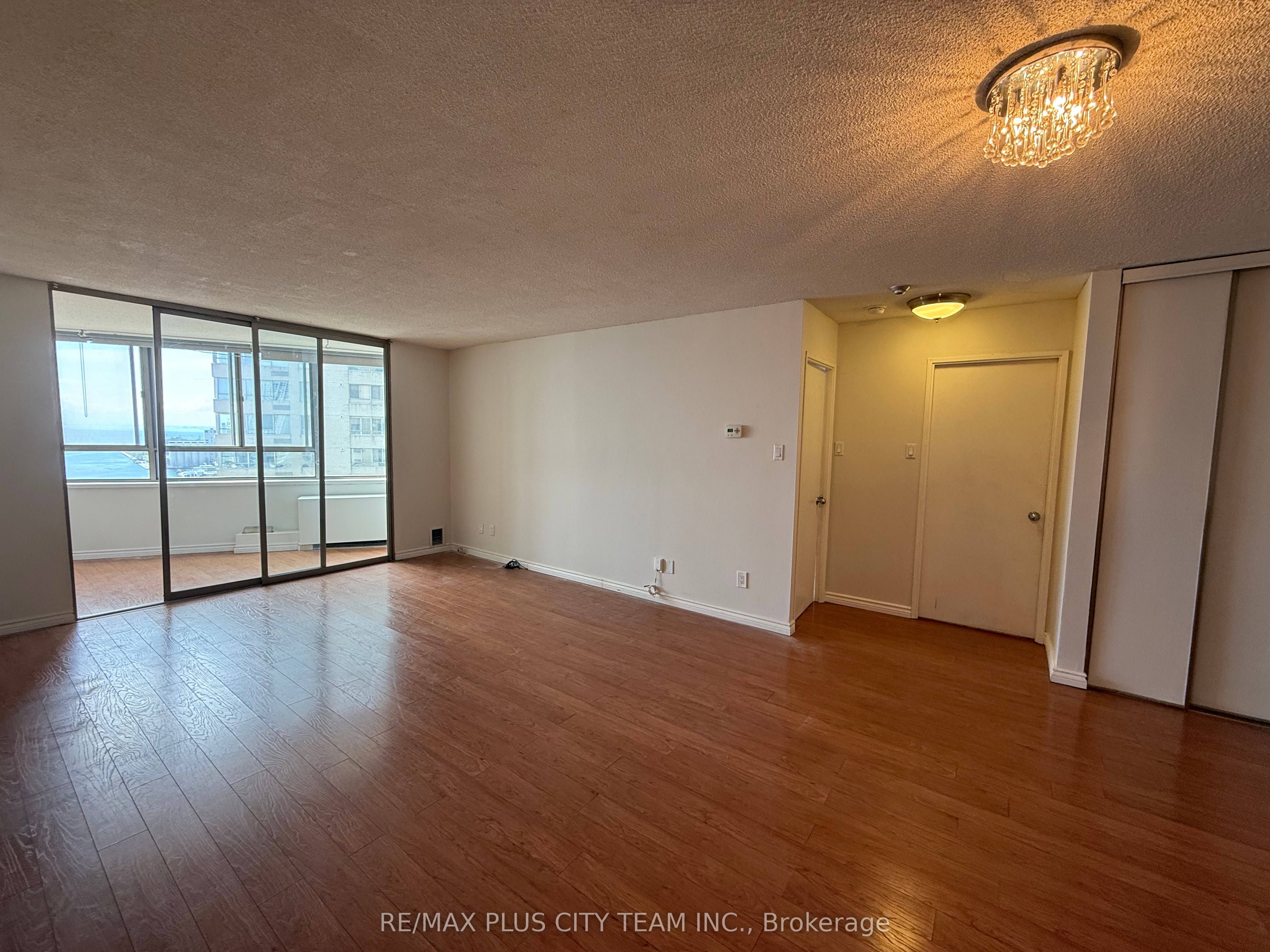 260 Queens Quay W, #2103