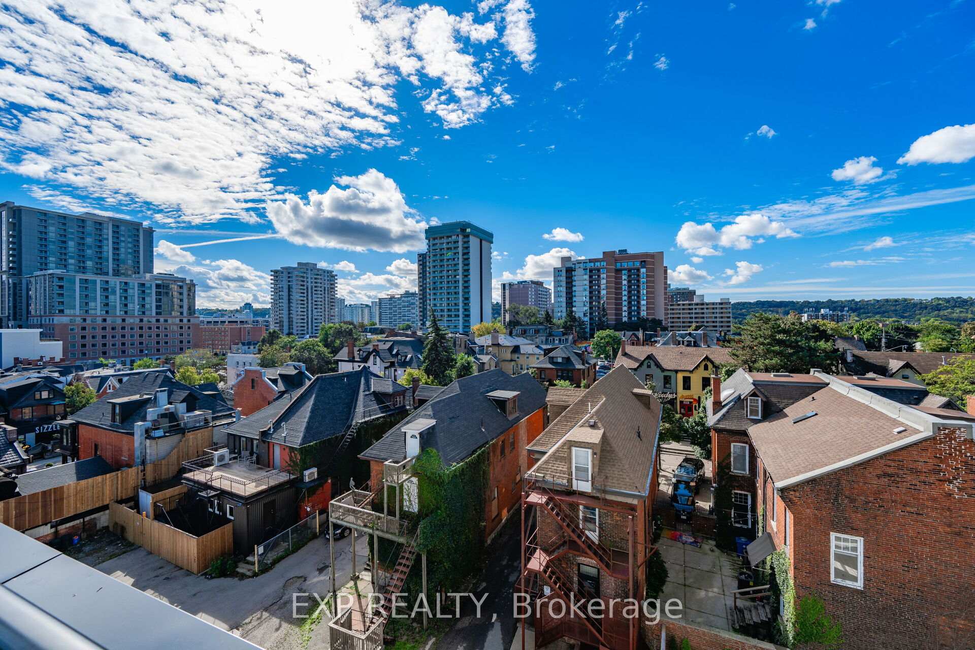 2 Bedrooms Condo at 15 Queen, Hamilton For sale