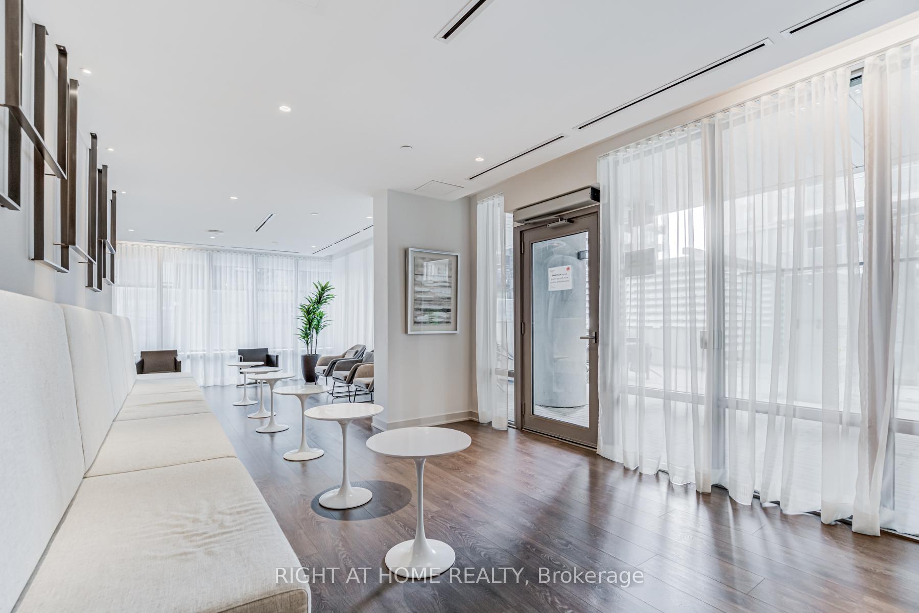 2 Bedrooms Condo at 99 Broadway, Toronto For sale