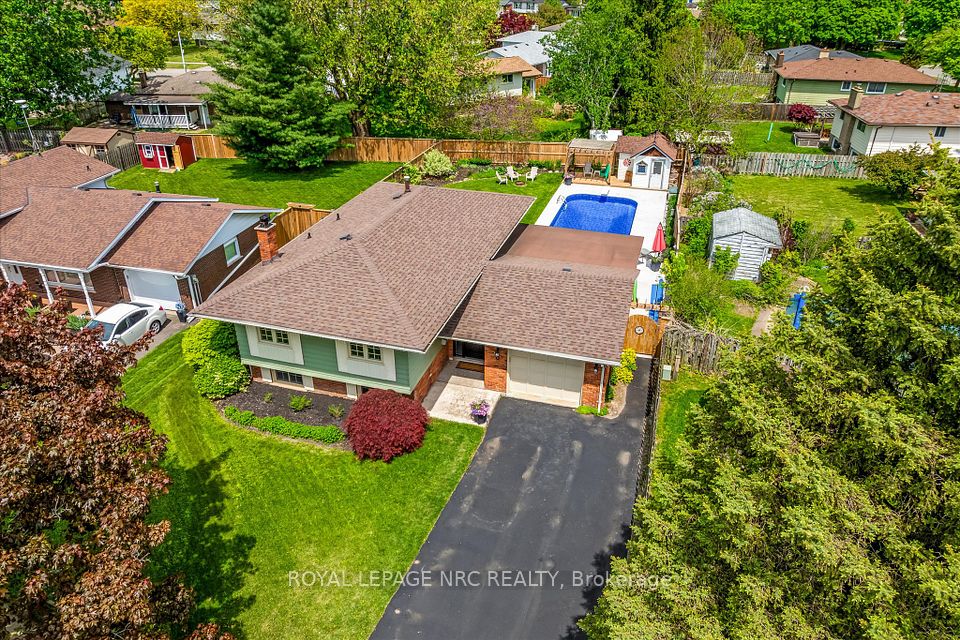 6 McColl Drive, Welland, ON L3C 3L7