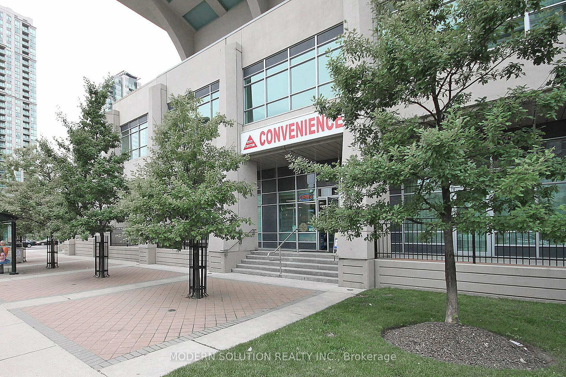 2 Bedrooms Condo at 1 Elm, Mississauga For sale