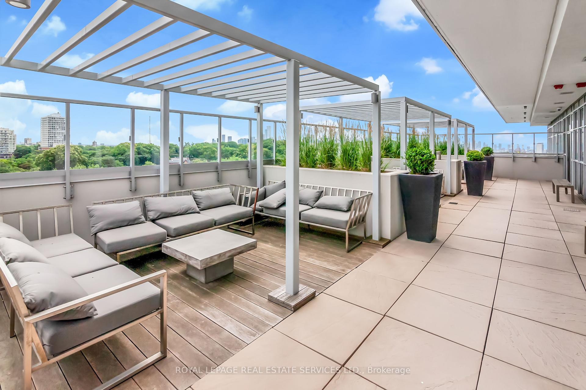 3 Bedrooms Condo at 501 St Clair, Toronto For sale