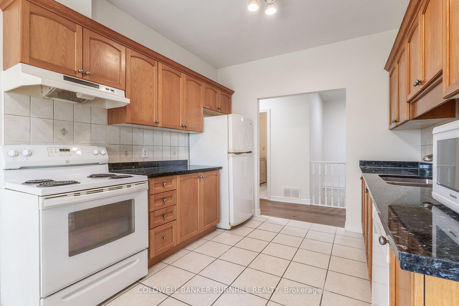 2 Bedrooms Condo at 56 Northern Breeze, Hamilton For sale