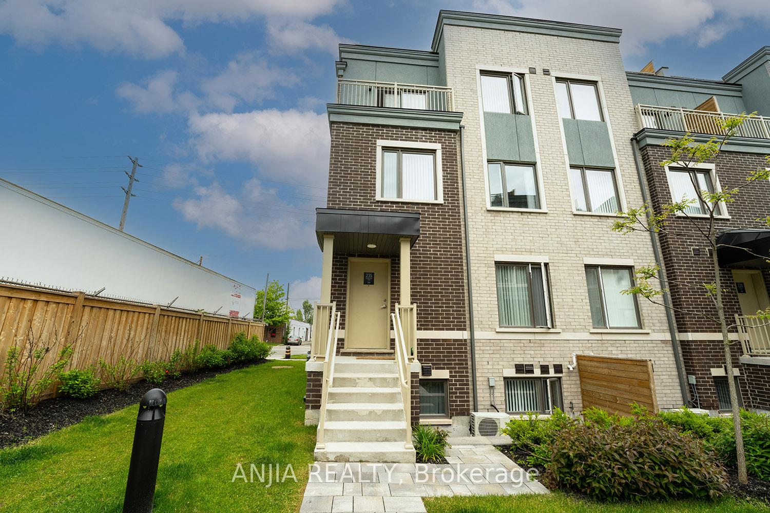2 Bedrooms Condo at 235 Birmingham, Toronto For sale