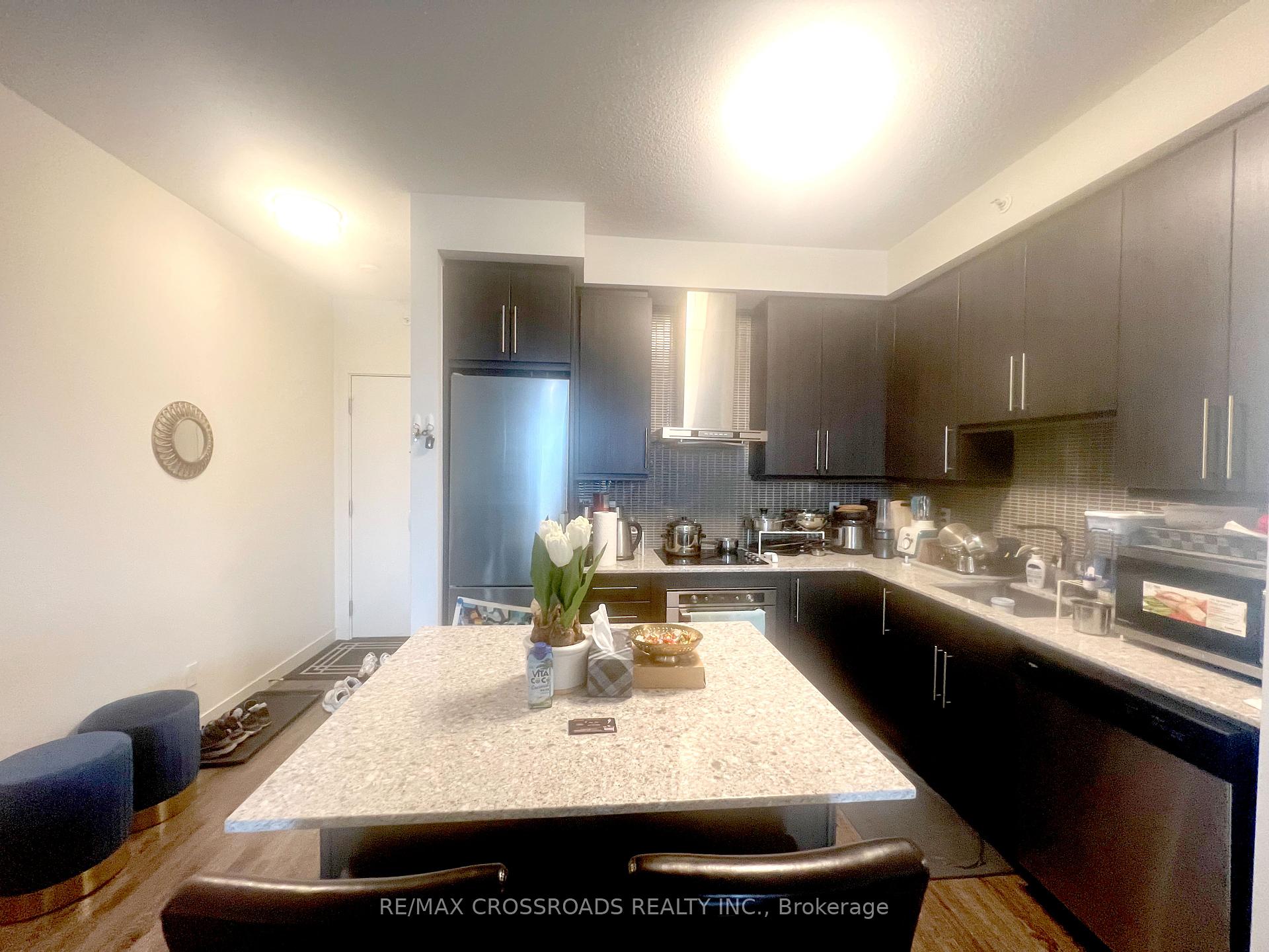 2 Bedrooms Condo at 2093 Fairview,  Burlington For sale