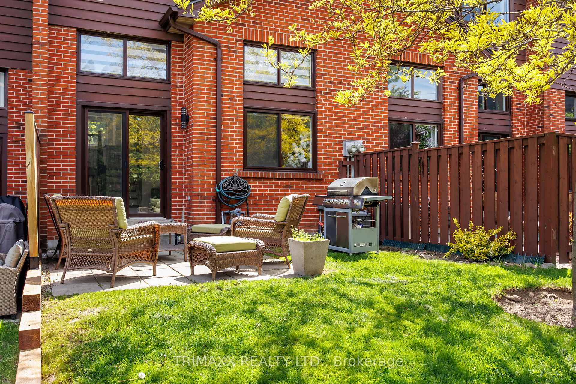 4 Bedrooms Condo at 4165 Fieldgate, Mississauga For sale