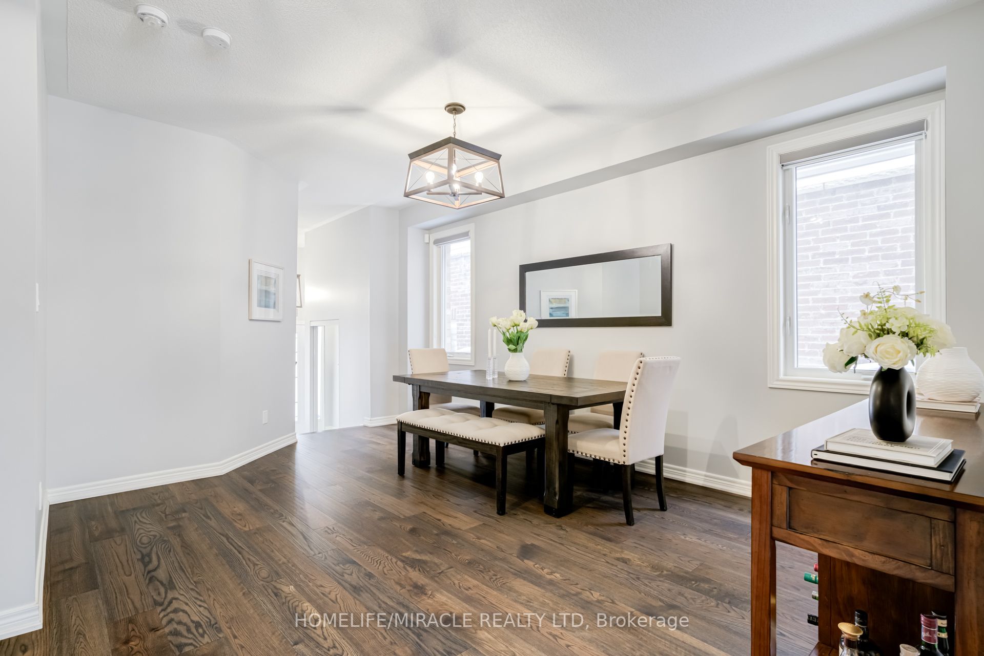 36 Hoard Avenue N