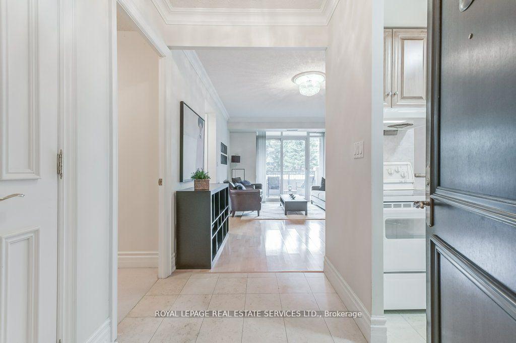 2 Bedrooms Condo at 10 Old York Mills, Toronto For sale