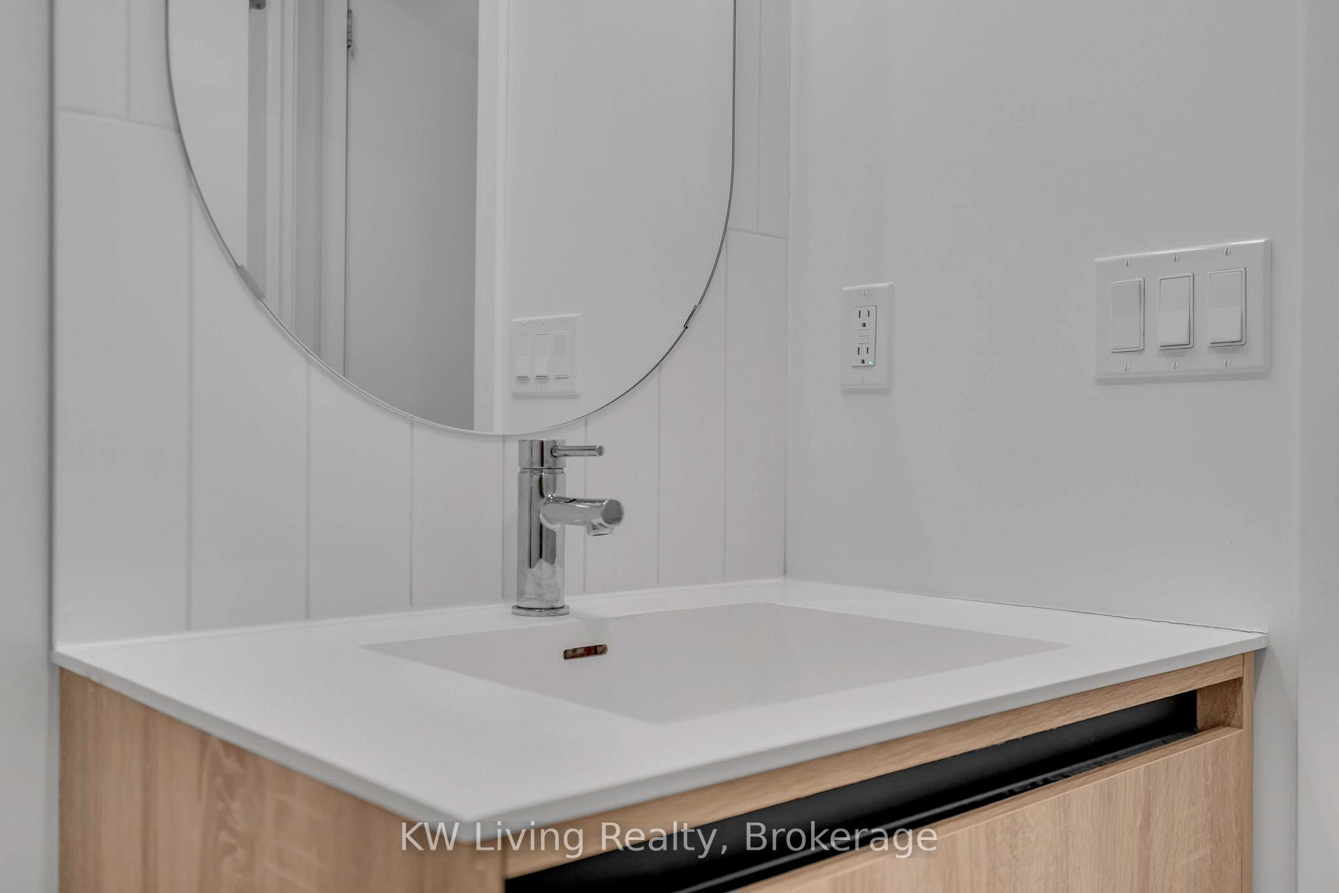 1 Bedroom Condo at 7950 Bathurst, Vaughan For sale