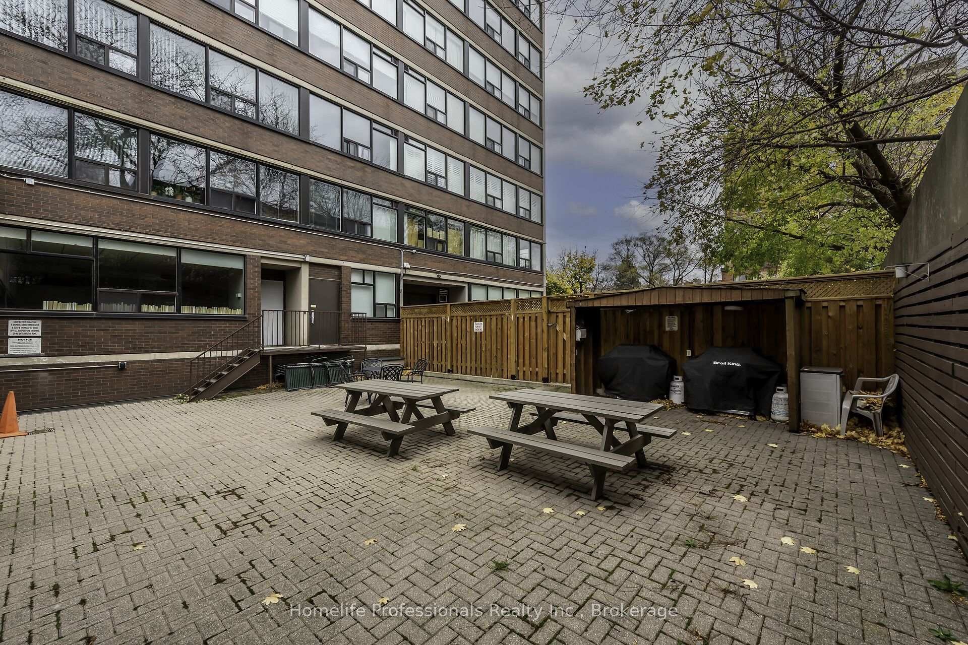 2 Bedrooms Condo at 120 Duke,  Hamilton For sale