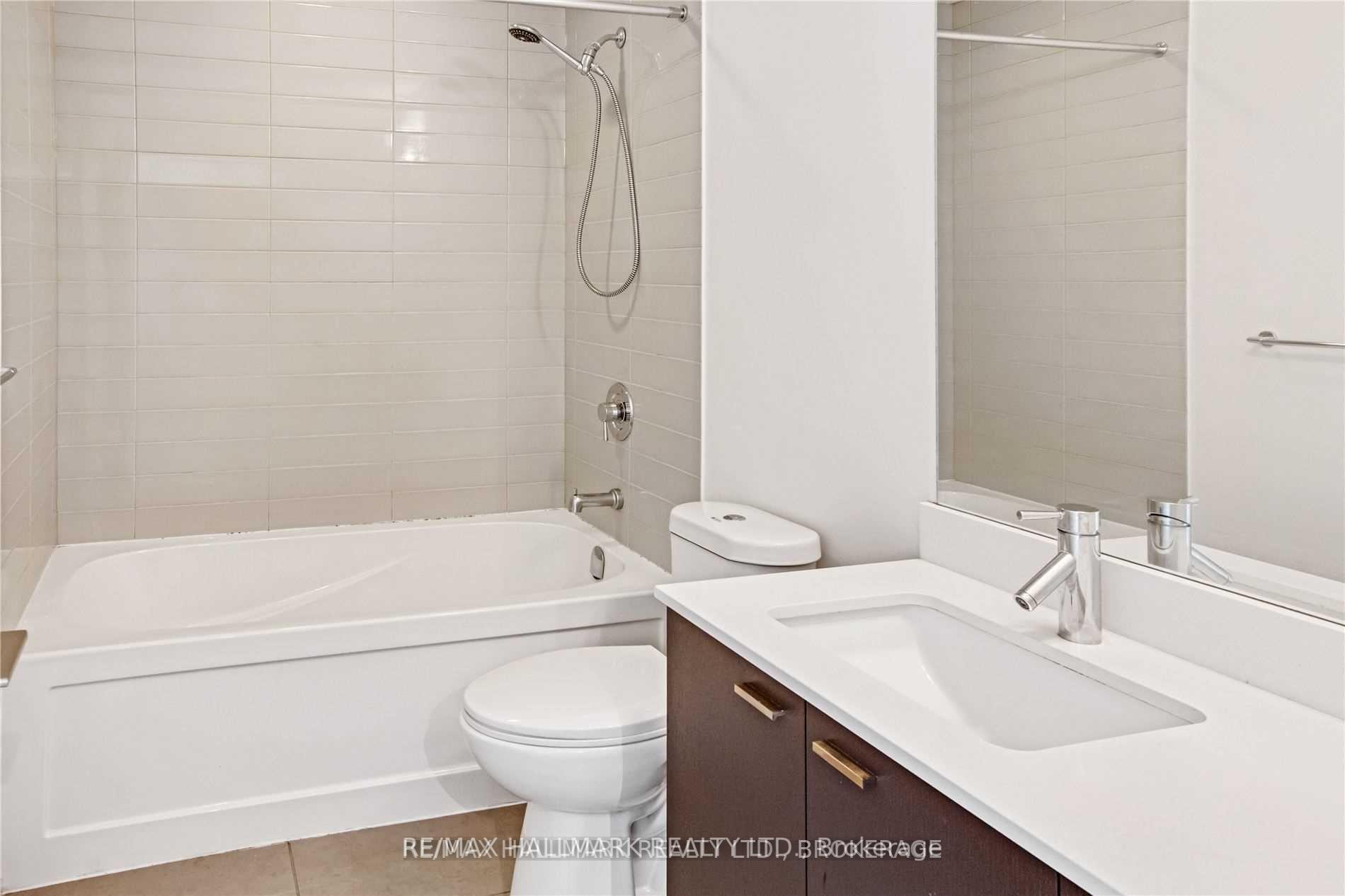 2 Bedrooms Condo at 30 Roehampton,  Toronto For sale