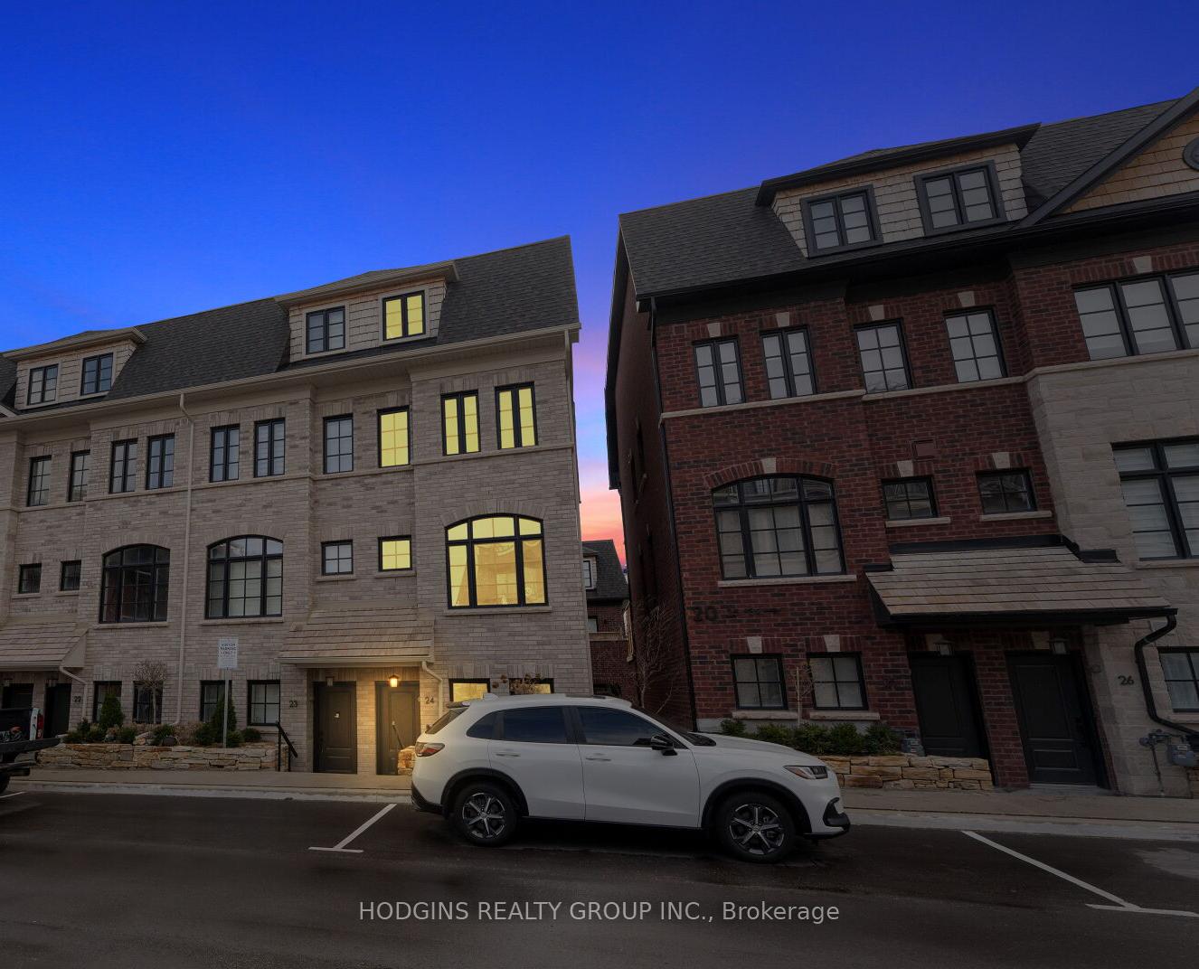 4 Bedrooms Condo at 10 Lunar, Mississauga For sale