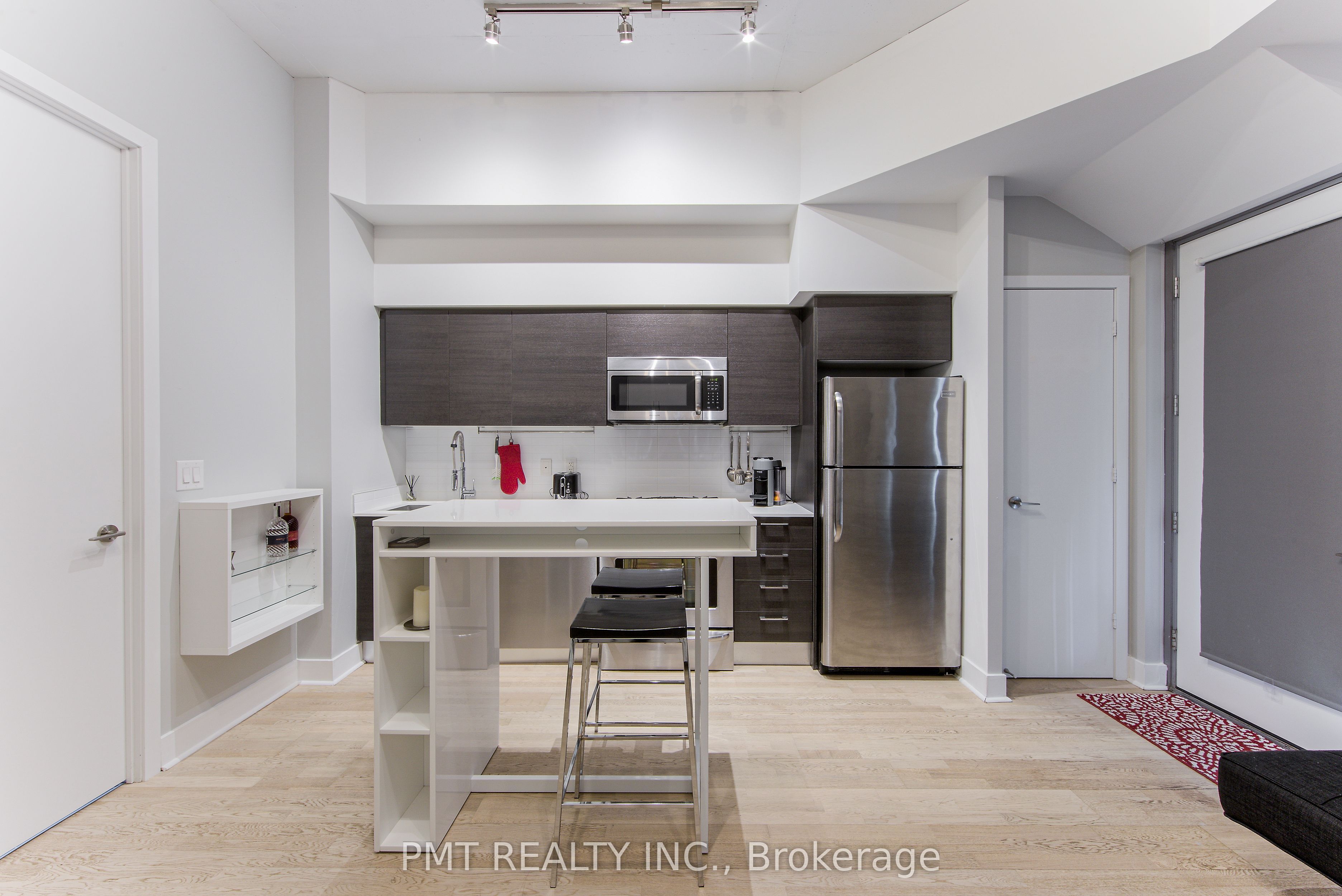 399 Adelaide Street W, #105