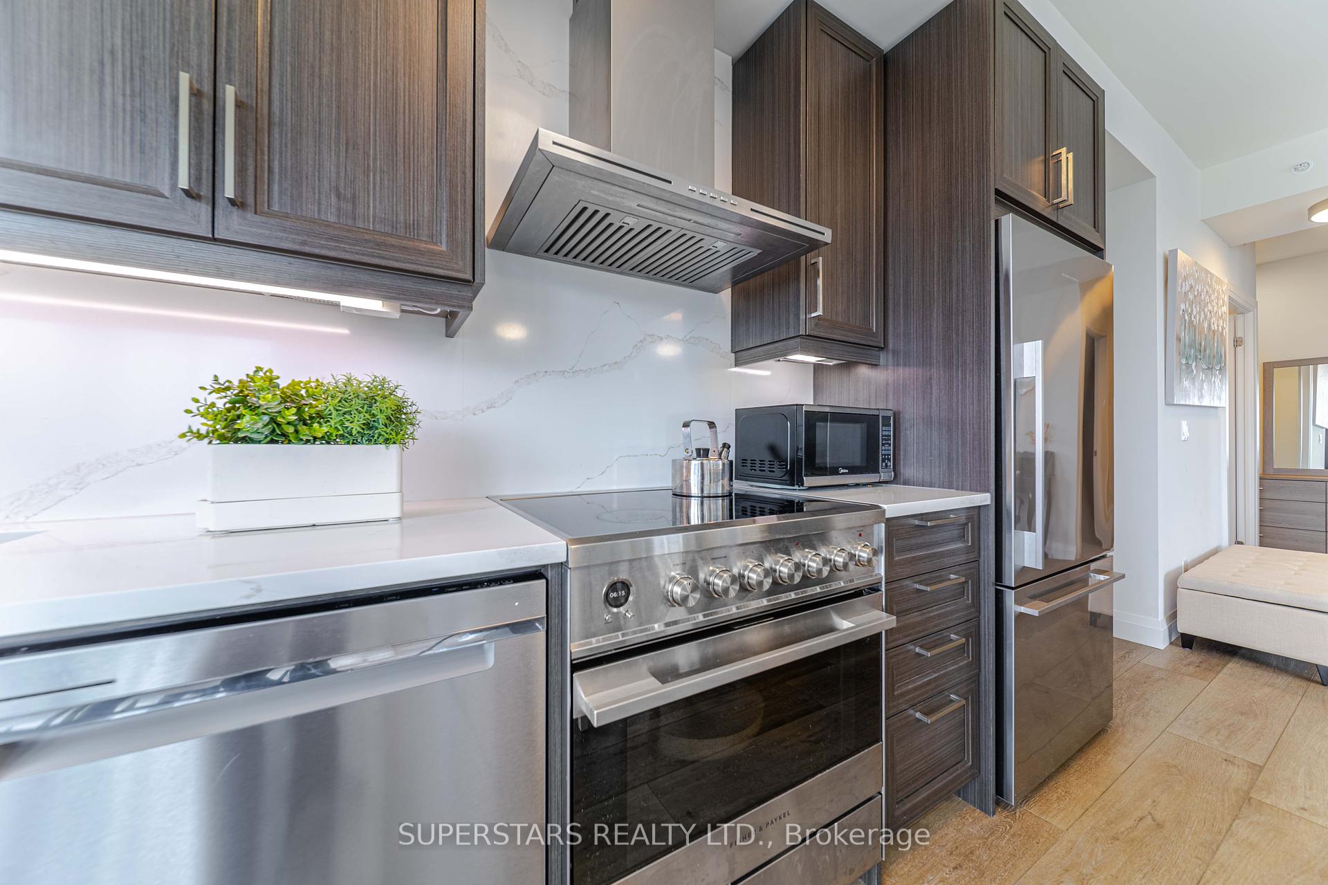 2 Bedrooms Condo at 500 Brock, Burlington For sale