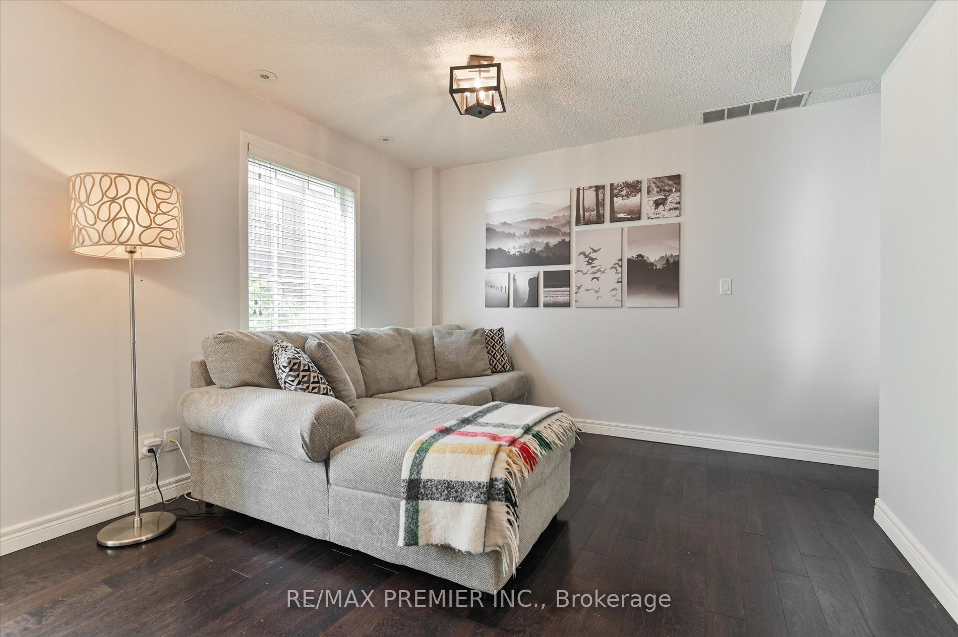3 Bedrooms Condo at 3 Everson, Toronto For sale