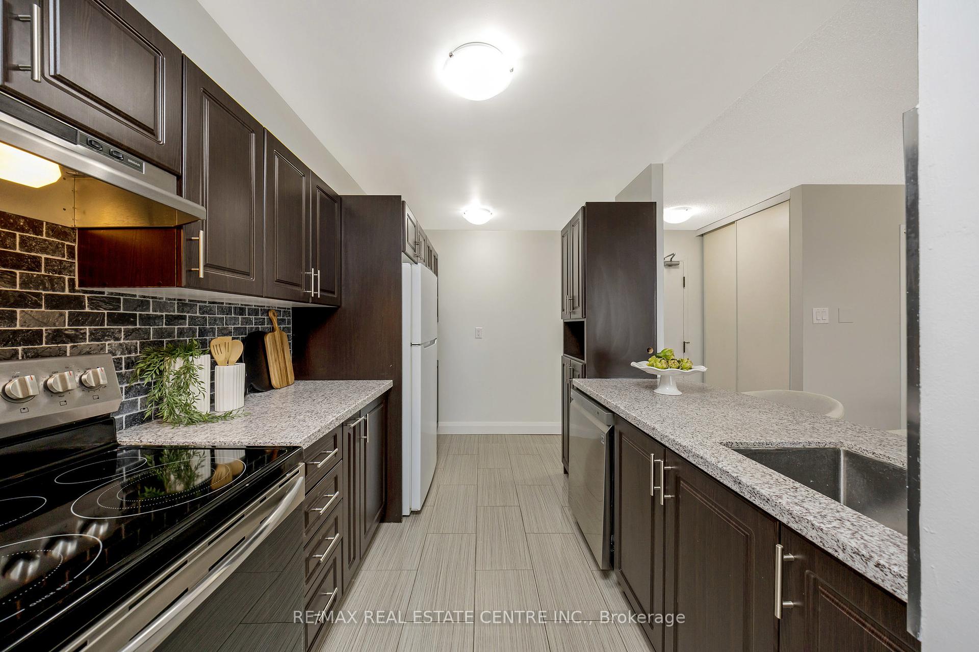 2 Bedrooms Condo at 4185 Shipp, Mississauga For sale