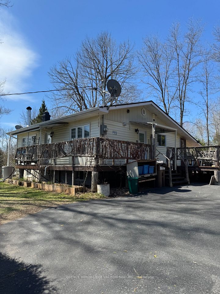 22197 Parkhill
