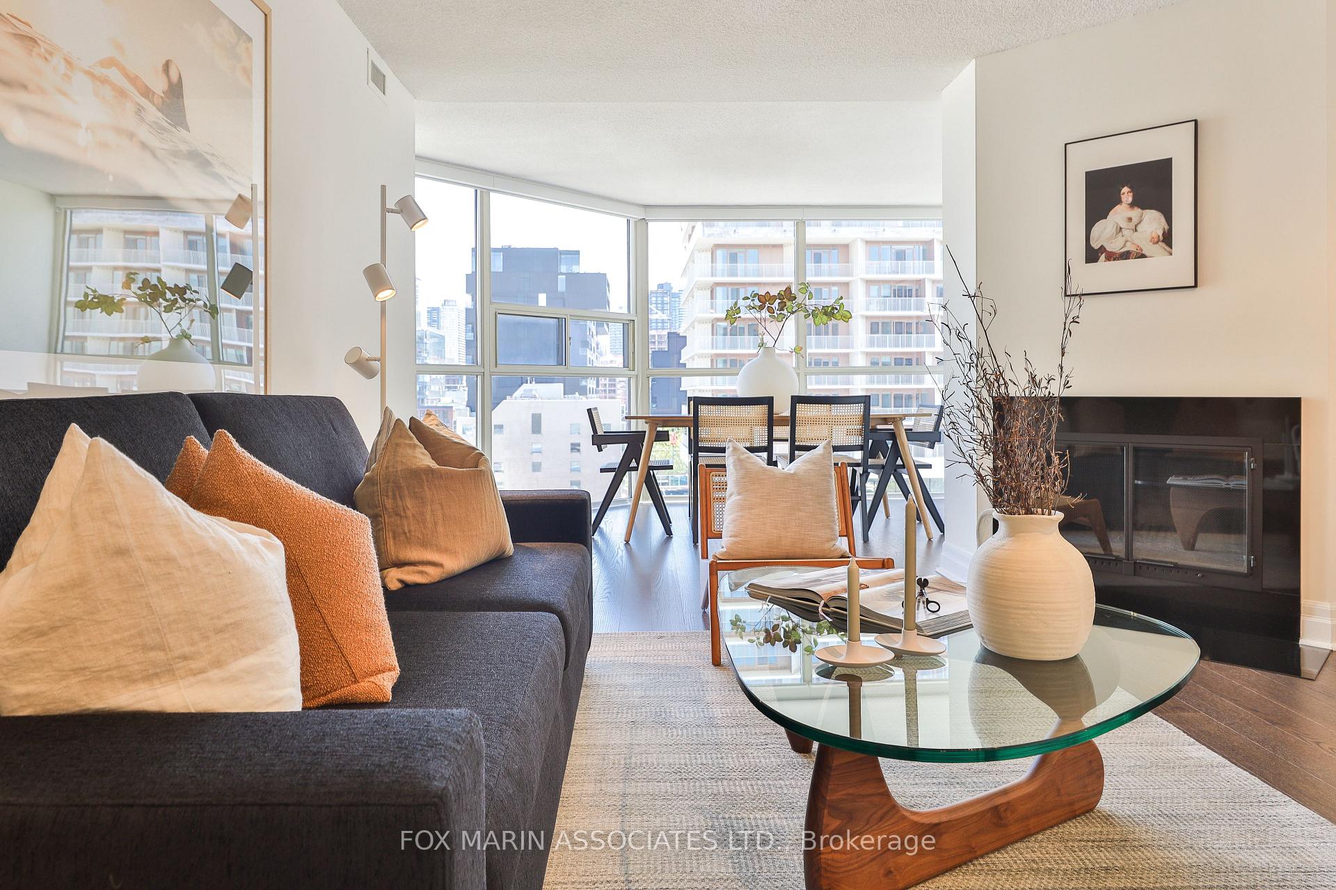2 Bedrooms Condo at 701 King, Toronto For sale