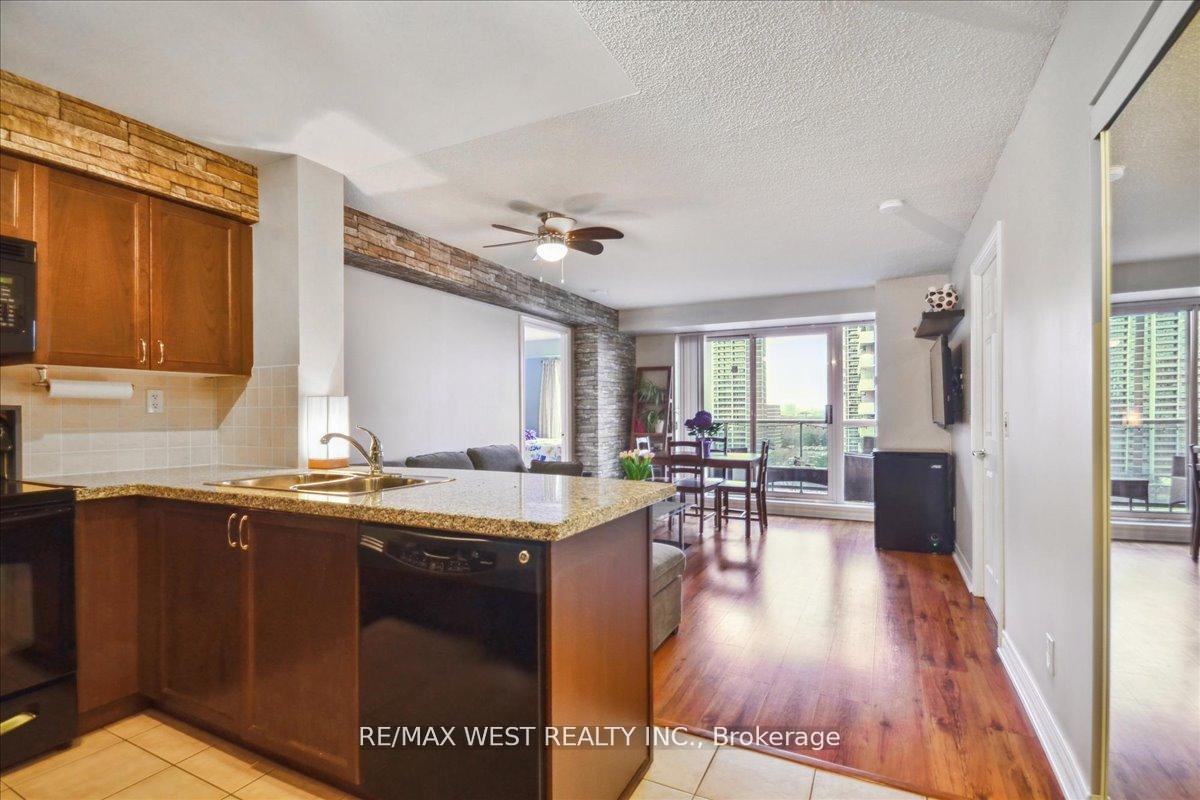 2 Bedrooms Condo at 5 Michael Power, Toronto For sale