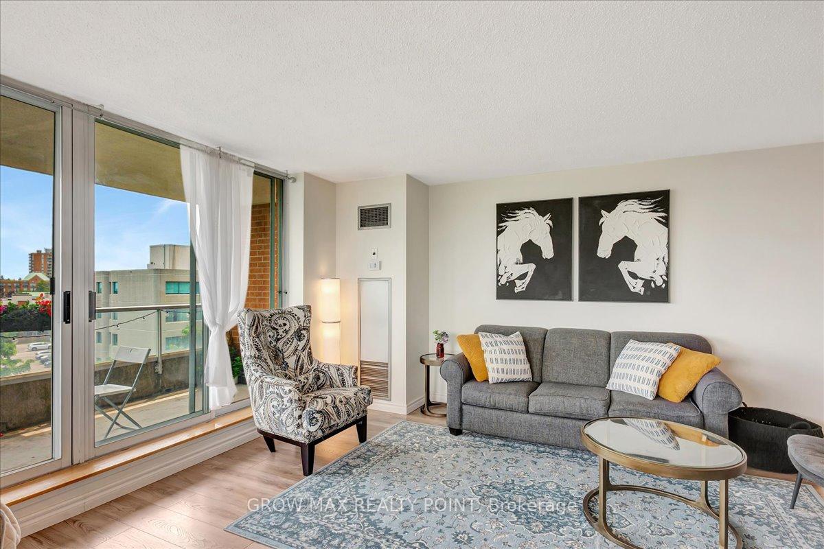 2 Bedrooms Condo at 410 Mclevin, Toronto For sale