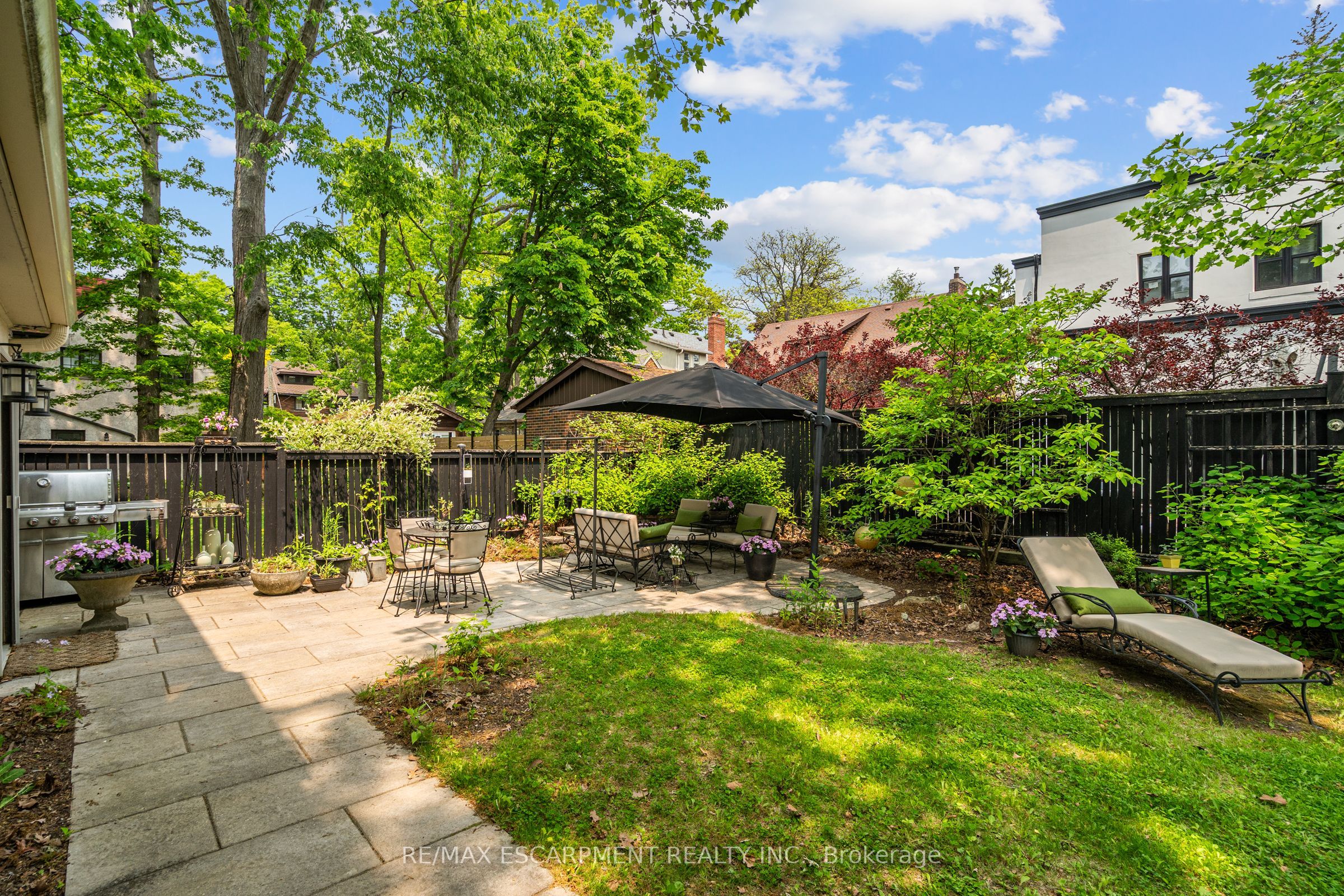 2 Oak Knoll Drive