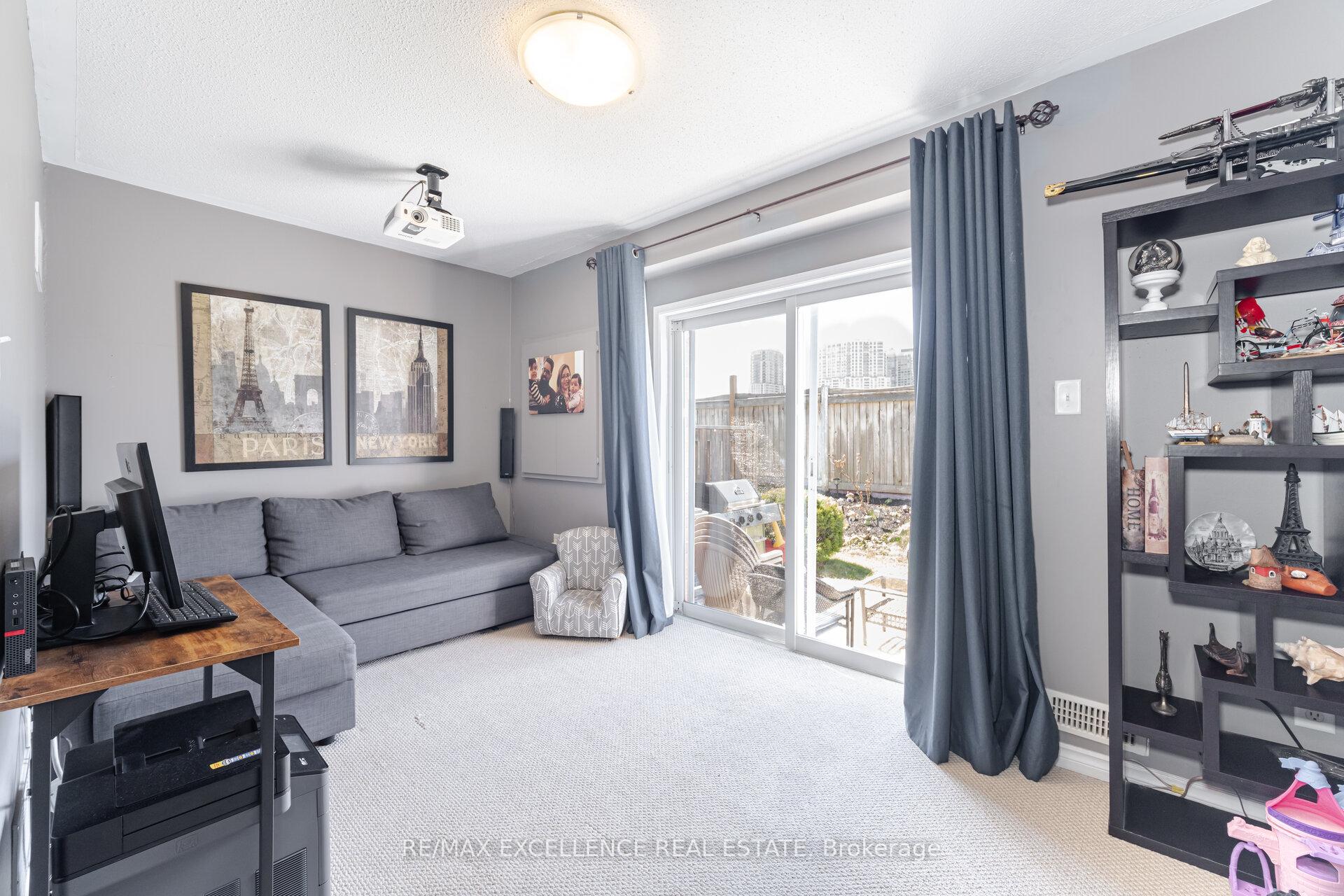 3 Bedrooms Condo at 4950 Albina, Mississauga For sale