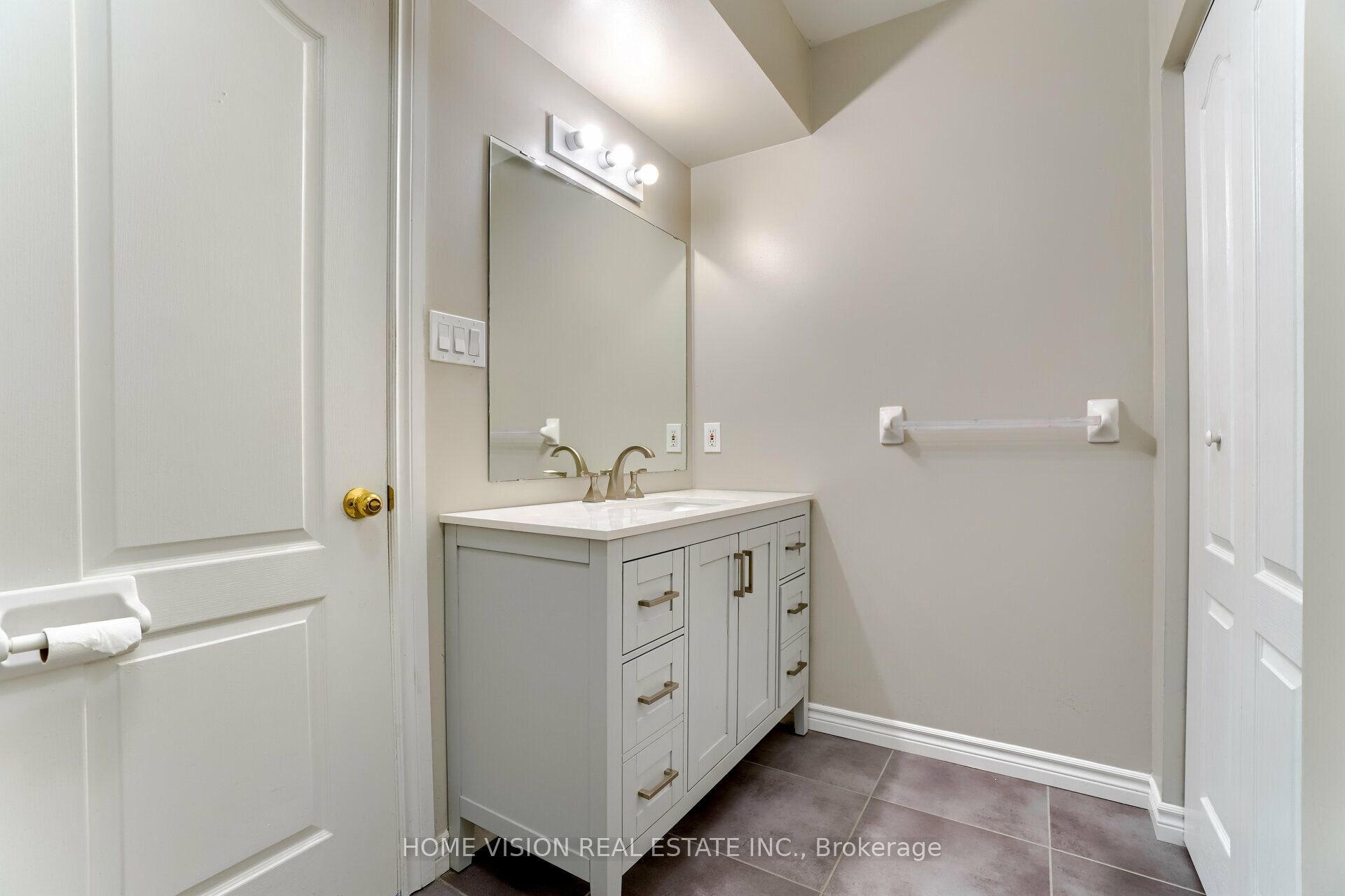 1433 Springwater Crescent E, #Lower Unit