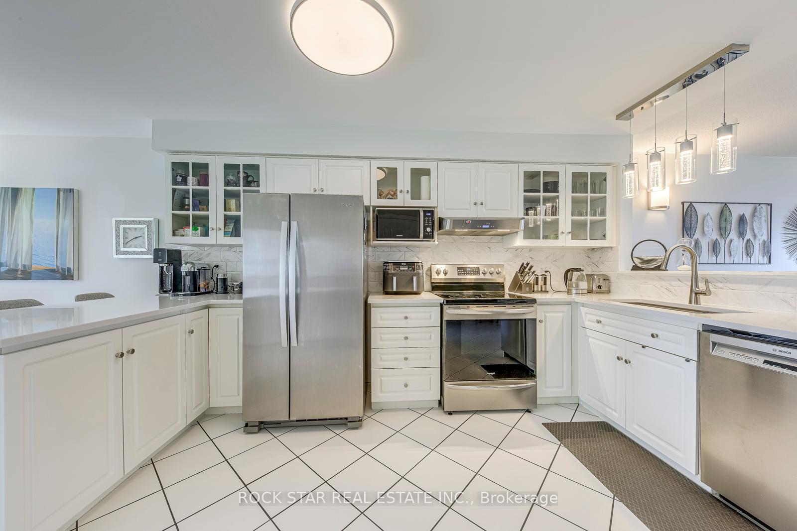 2 Bedrooms Condo at 515 North Service, Hamilton For sale
