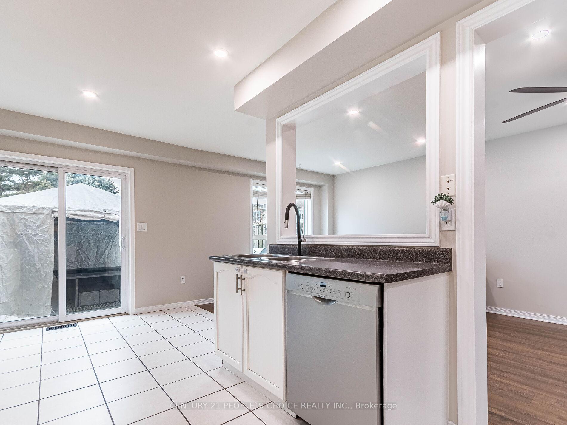 3 Bedrooms Condo at 485 Green,  Hamilton For sale