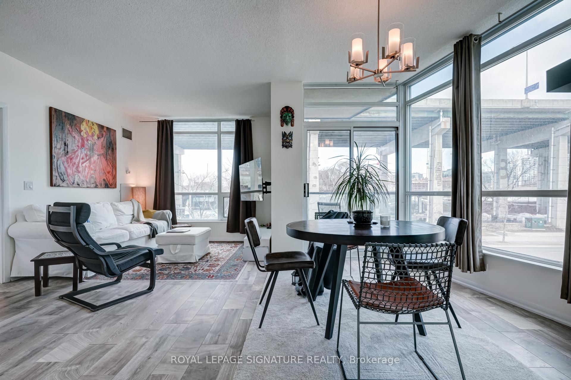 2 Bedrooms Condo at 231 Fort York, Toronto For sale