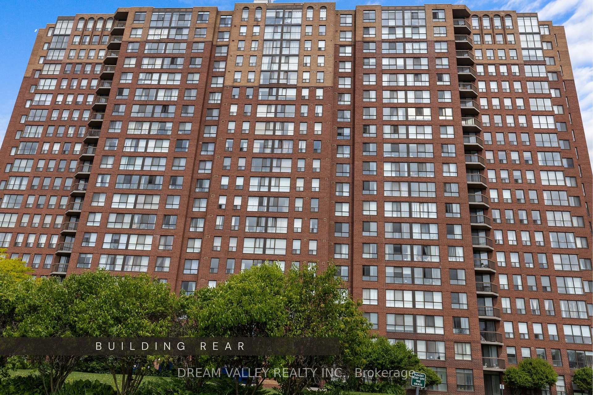 3 Bedrooms Condo at 330 Mccowan, Toronto For sale