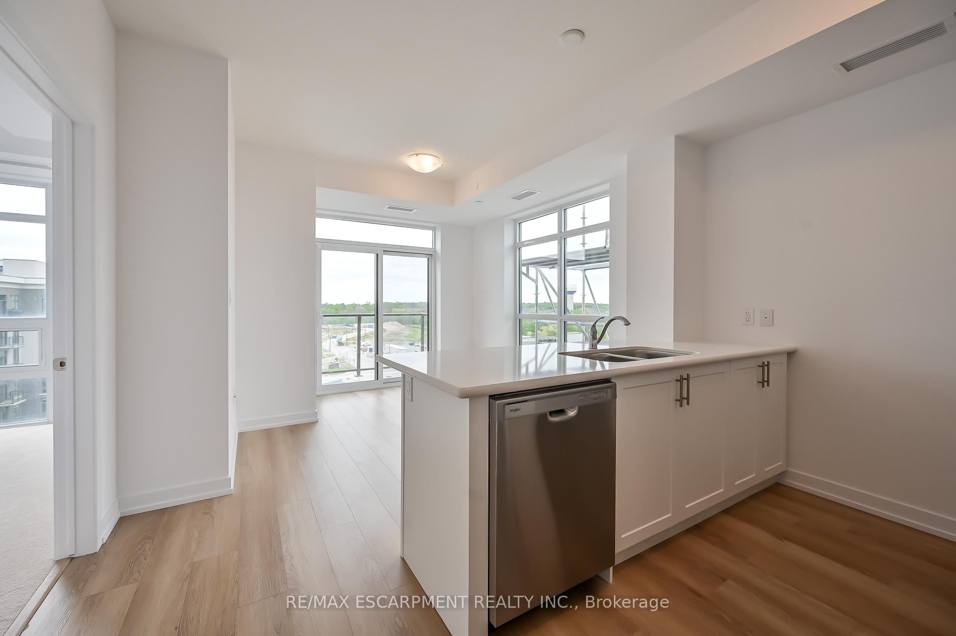 2 Bedrooms Condo at 470 Dundas, Hamilton For sale