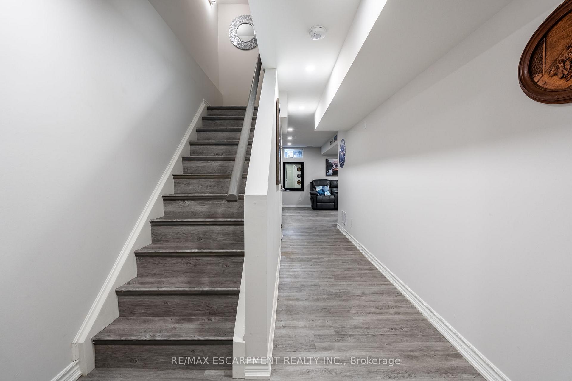 3 Bedrooms Condo at 1461 Upper Gage, Hamilton For sale