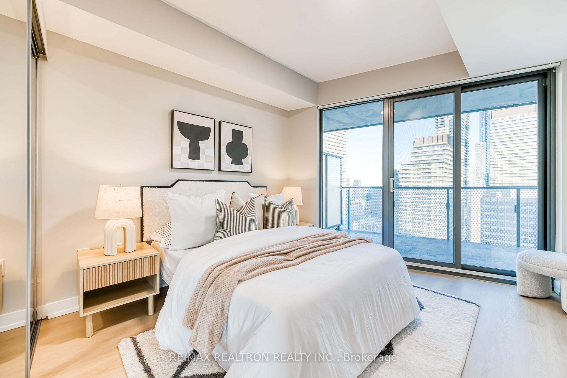 3 Bedrooms Condo at 11 Wellesley, Toronto For sale