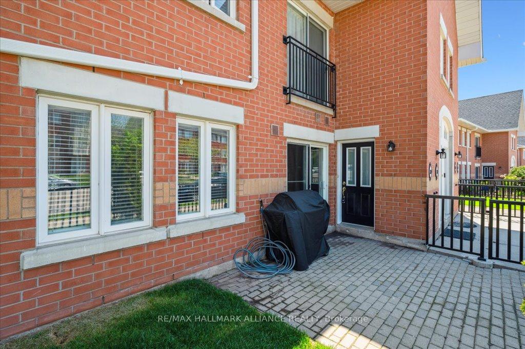 2 Bedrooms Condo at 1701 Lampman, Burlington For sale