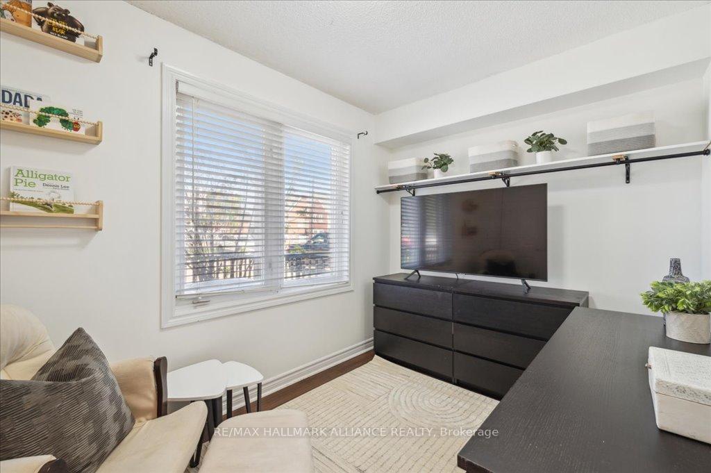 2 Bedrooms Condo at 1701 Lampman, Burlington For sale