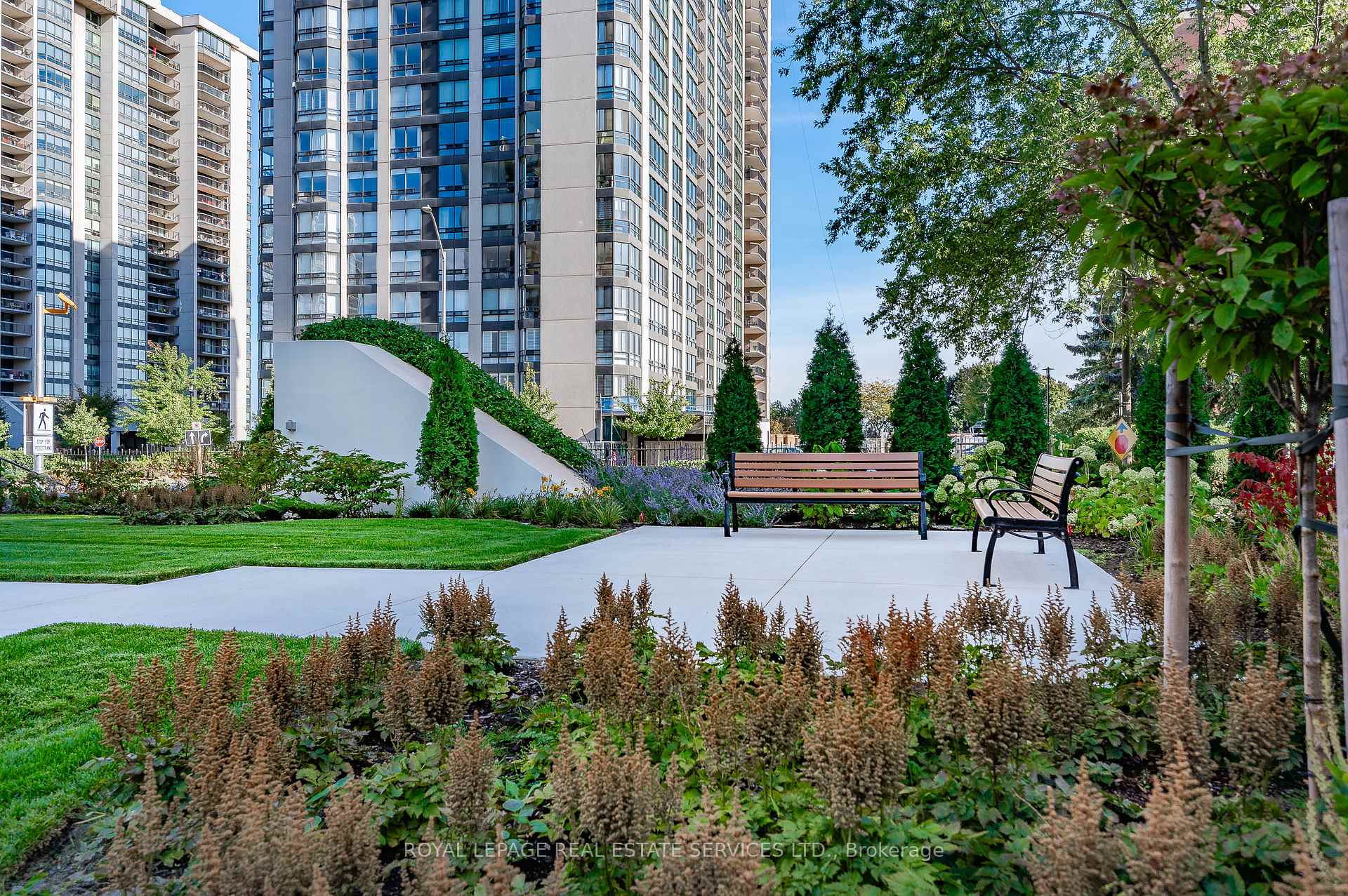 2 Bedrooms Condo at 2185 Marine, Oakville For sale