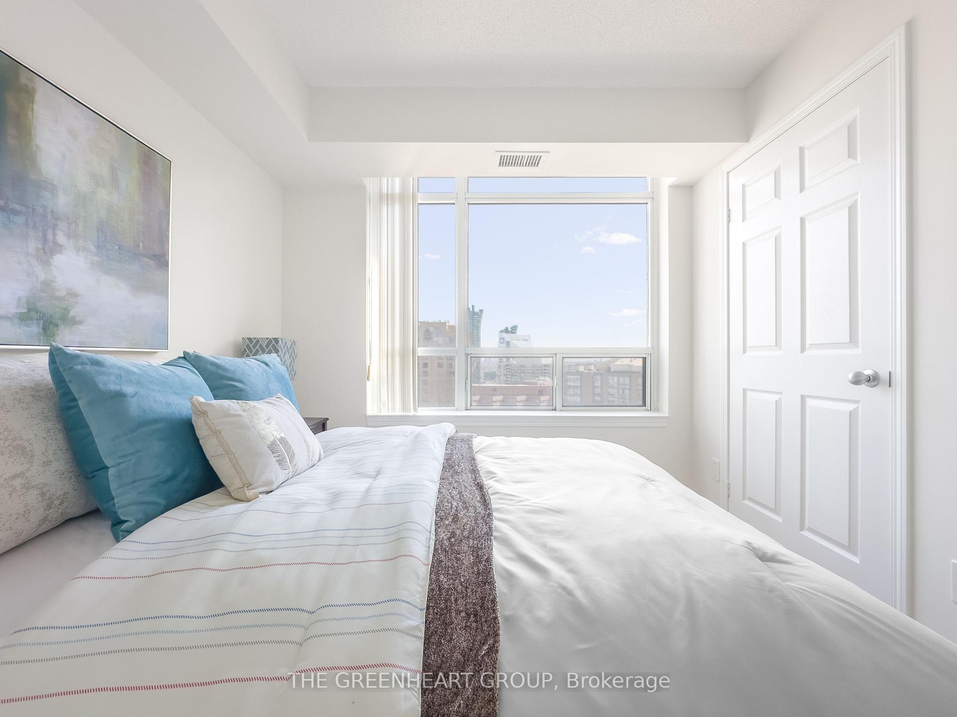 3 Bedrooms Condo at 155 Beecroft,  Toronto For sale