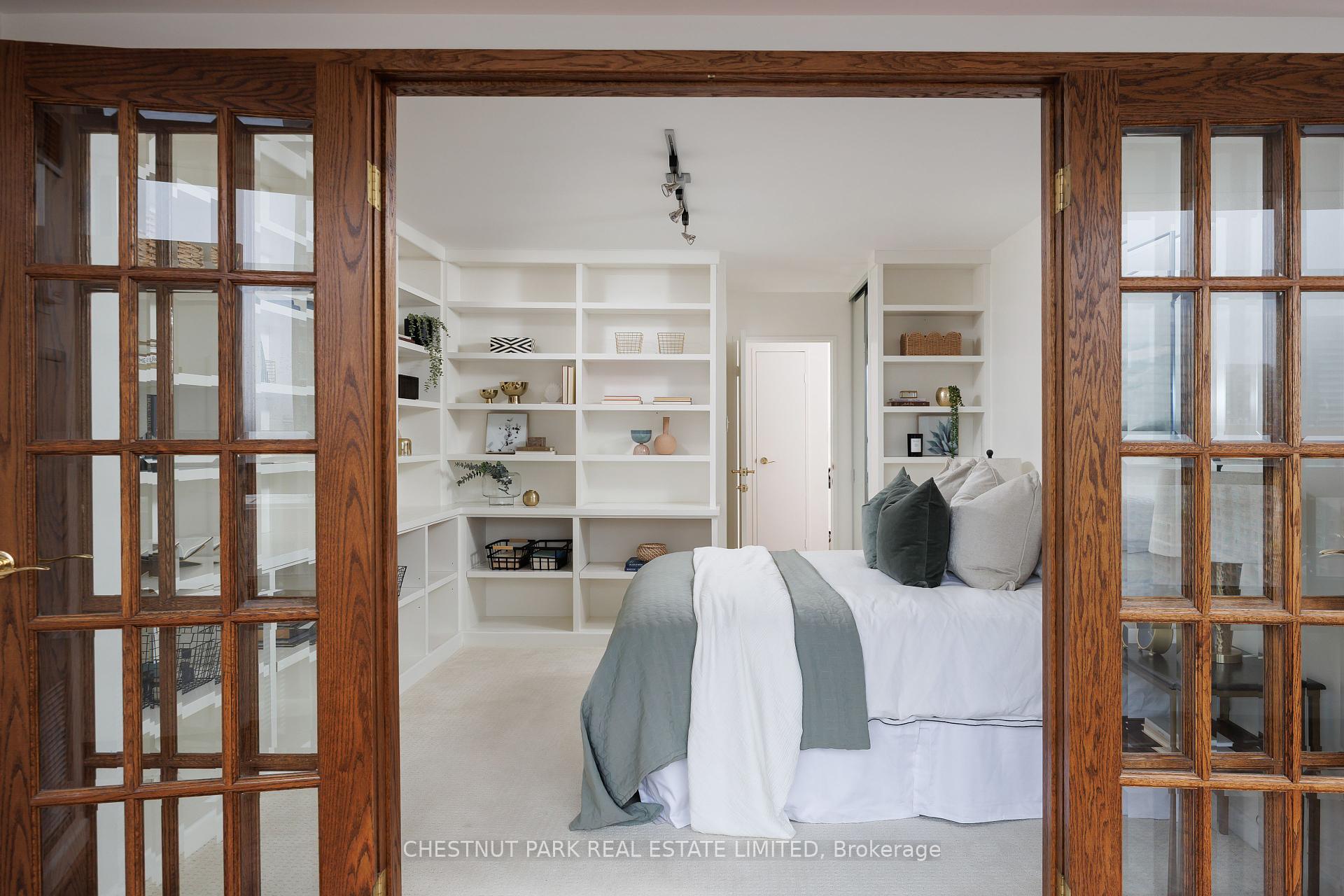 3 Bedrooms Condo at 62 Wellesley, Toronto For sale