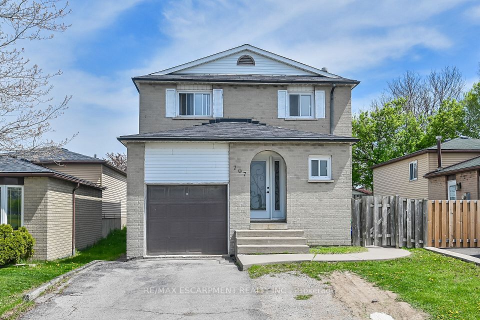 707 Upper Wentworth