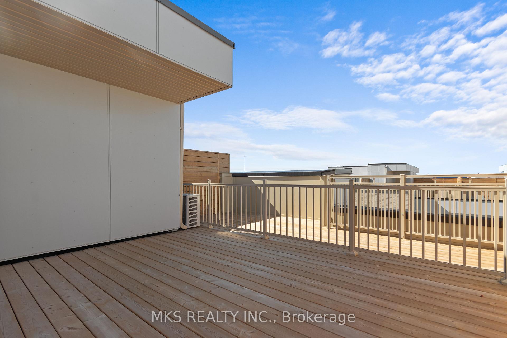 3 Bedrooms Condo at 121 Honeycrisp,  Vaughan For sale